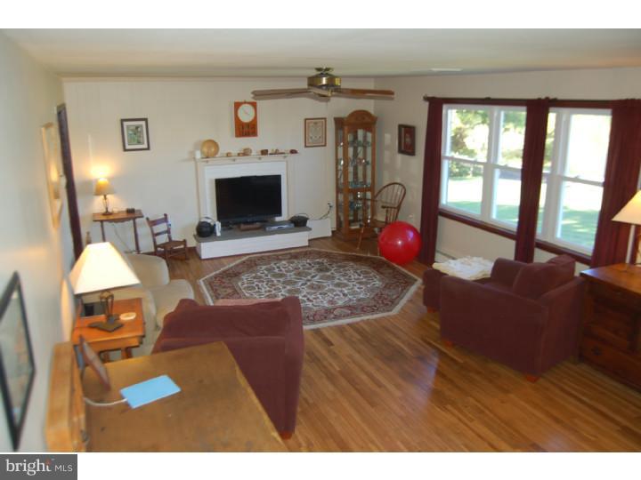 306 Moyer Road Hilltown, PA 18944 - Photo 3 of 21
