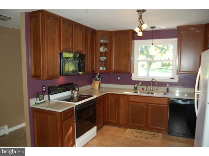 306 Moyer Road Hilltown, PA 18944 - Photo 4 of 21