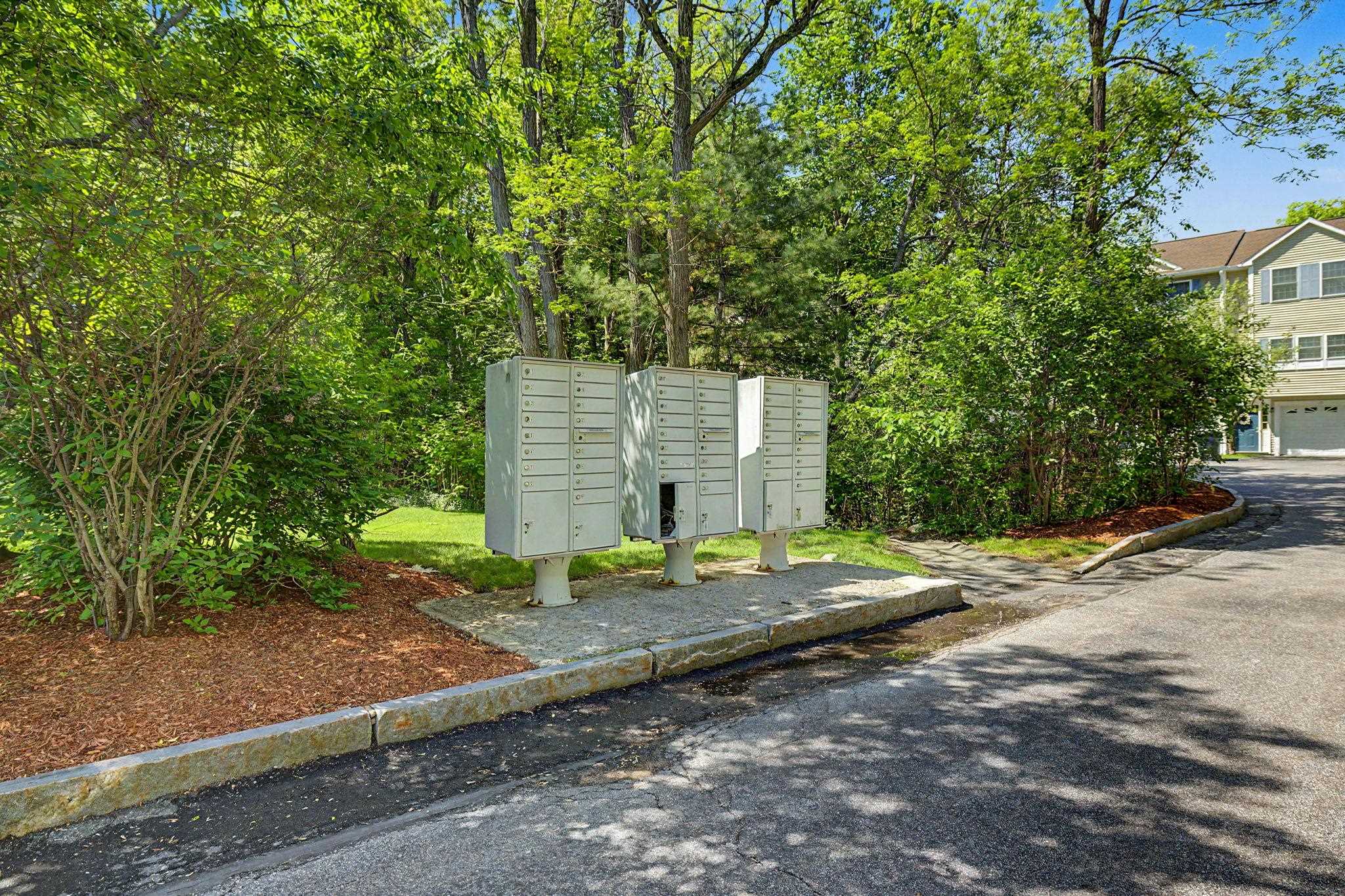 1029 South Mammoth Road, Unit 15 Manchester, NH 03109 - Photo 32 of 37