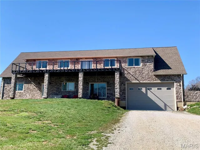 $399,900 | 24613 Shady Oaks Lane, Perry, MO 63462