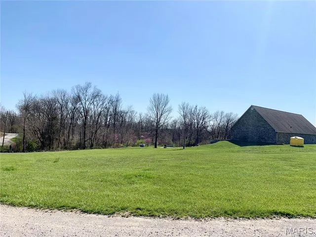 $399,900 | 24613 Shady Oaks Lane, Perry, MO 63462