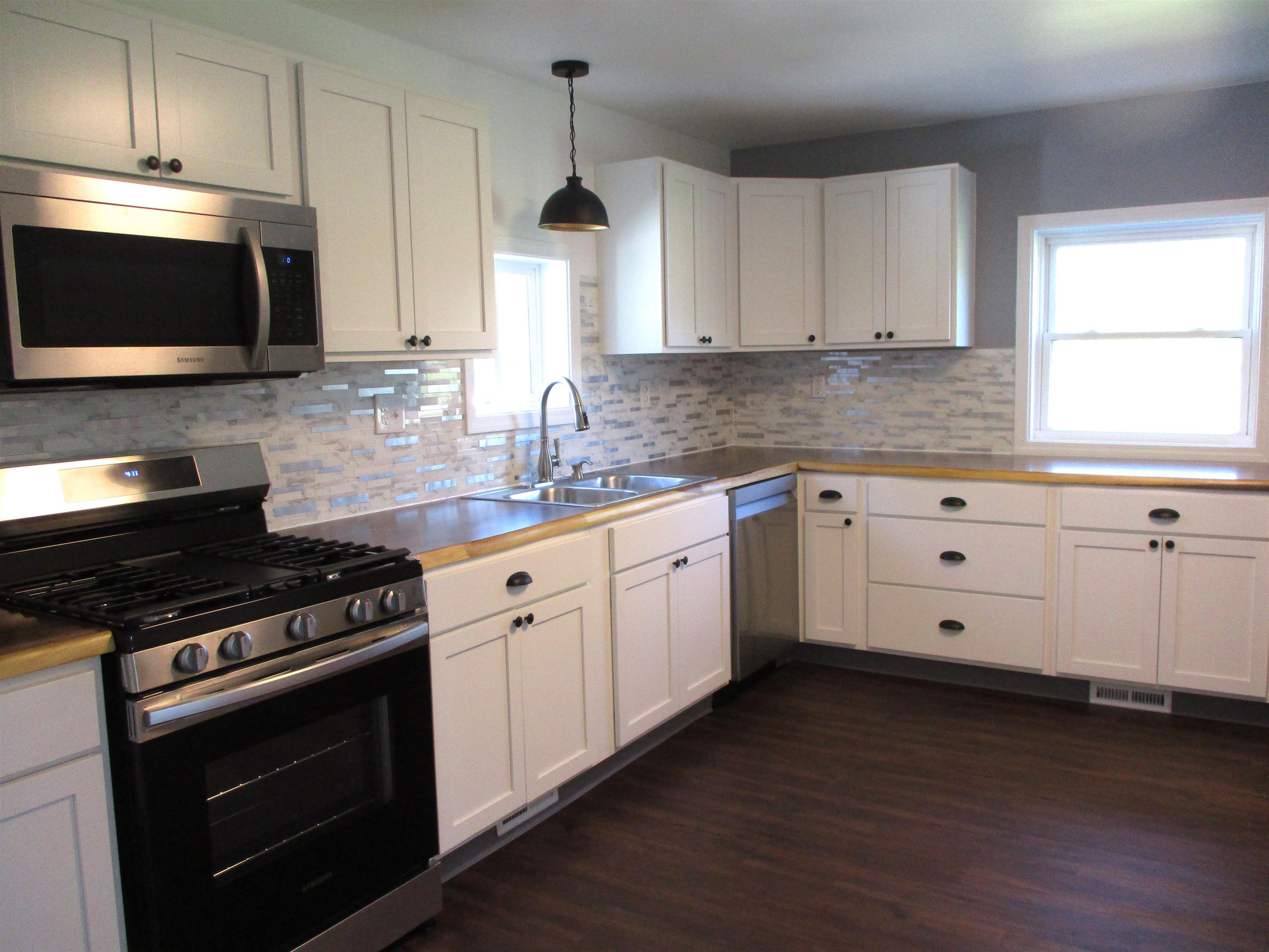 205 High Street Bancroft, MI 48414 - Photo 3 of 50 50140819-639a4fef-2d4b-4107-b280-88f2c260c33f.JPG