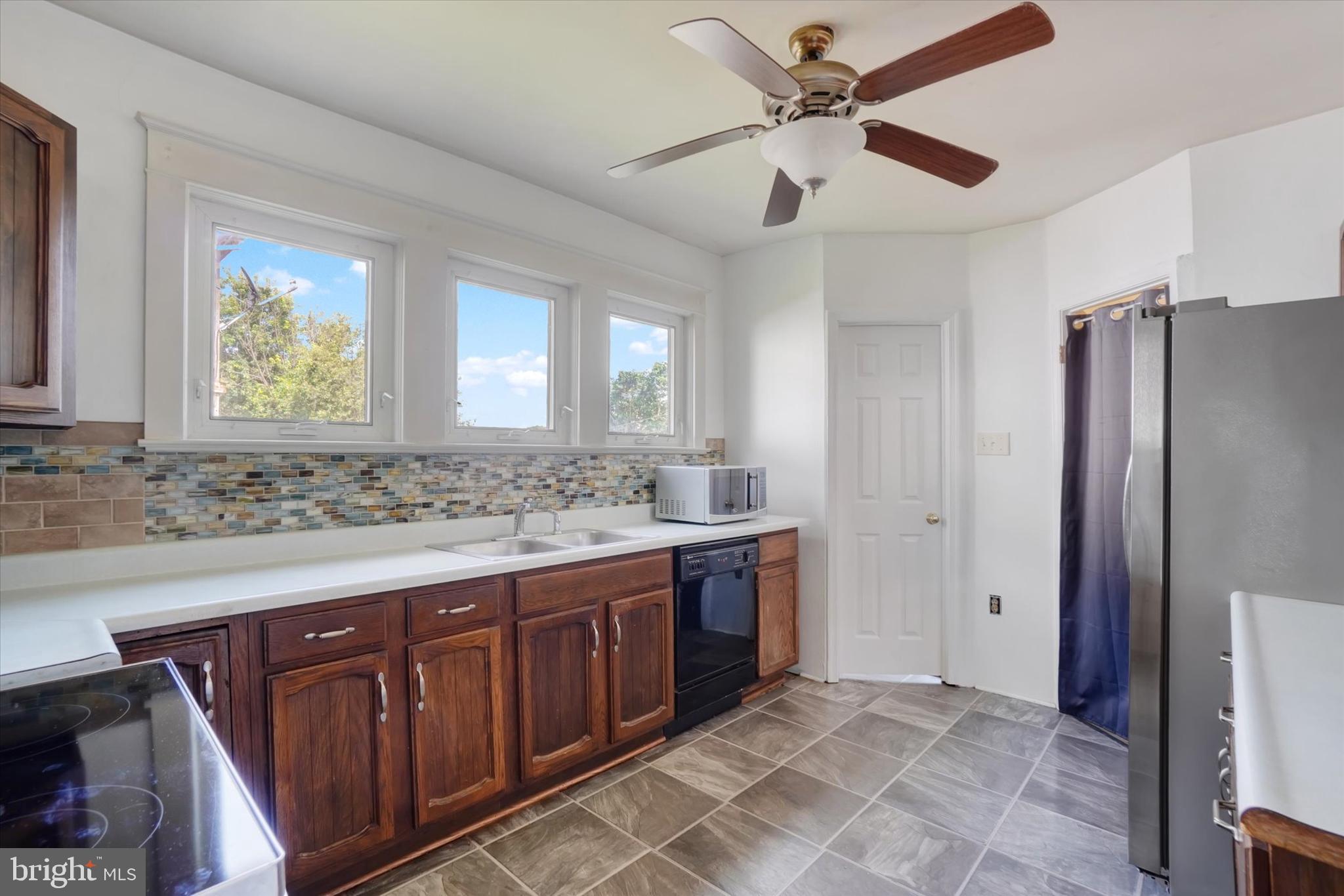 7 East High Street Windsor, PA 17366 - Photo 13 of 47 Primary Kitchen