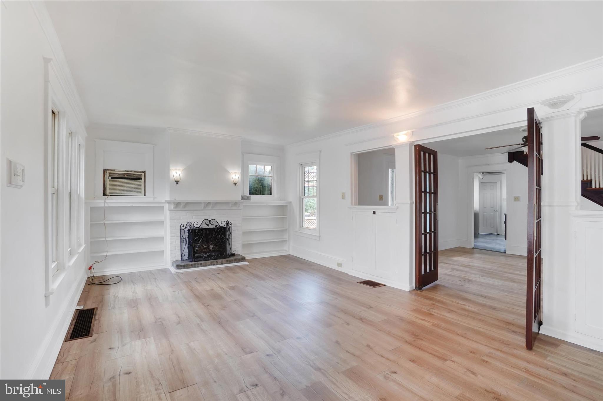 7 East High Street Windsor, PA 17366 - Photo 6 of 47 Large Primary Livingroom
