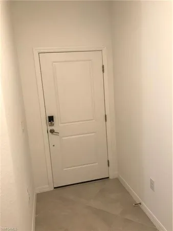 a view of entryway with window