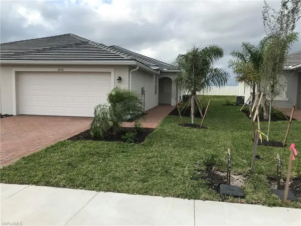 front view of house with a yard
