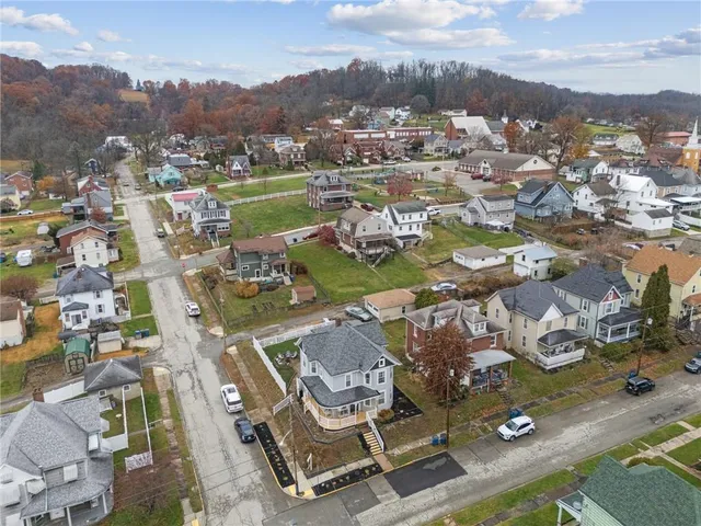 $275,000 | 27 South 5th Street, Youngwood, PA 15697