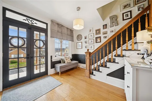 a view of an entryway and livingroom