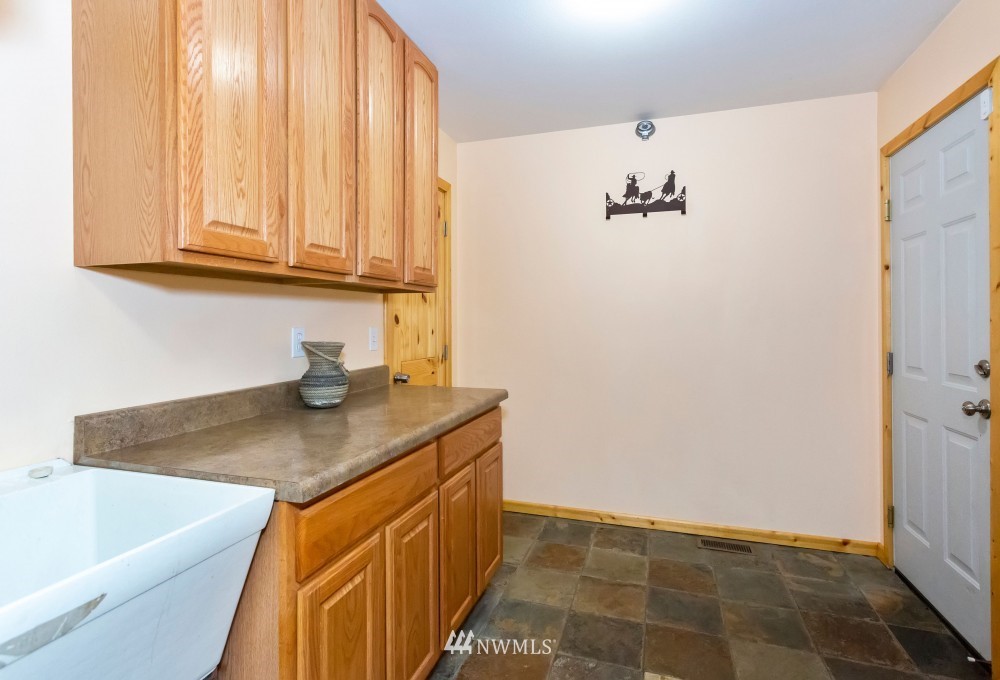 3722 Southwest Huckleberry Road Port Orchard, WA 98367 - Photo 9 of 35 Gallery Image 9