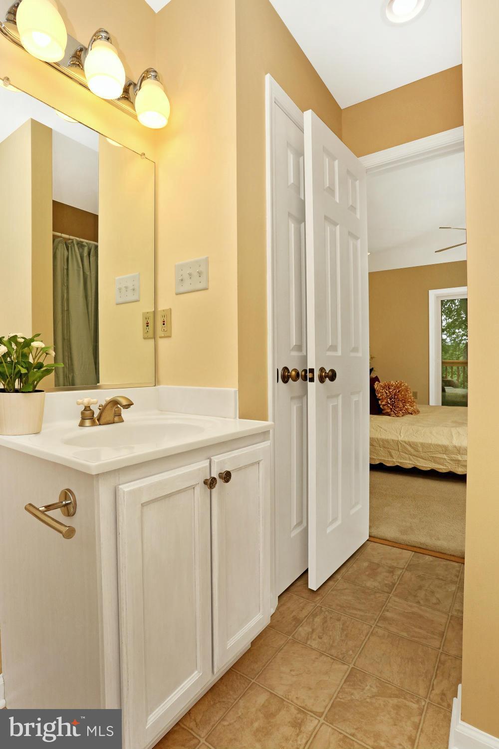 6618 West Lakeridge Road New Market, MD 21774 - Photo 10 of 26 Bath (Master)