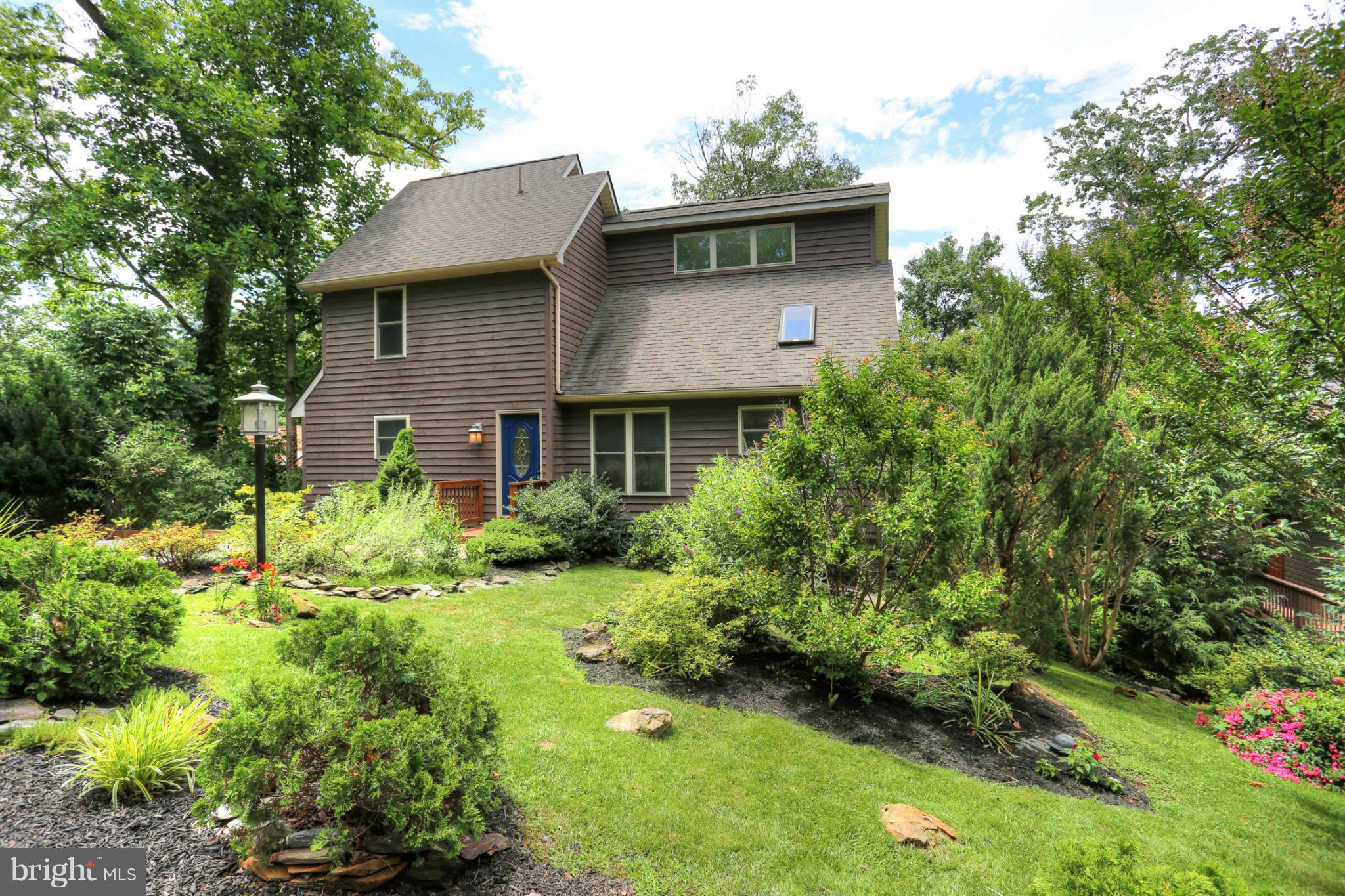 6618 West Lakeridge Road New Market, MD 21774 - Photo 23 of 26 Custom Built contemporary-2003 w/landscaping!