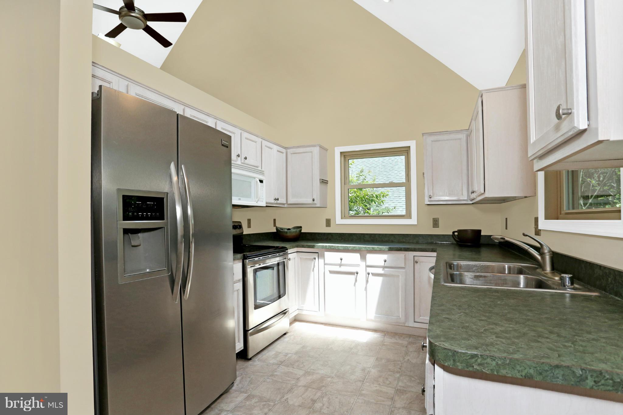 6618 West Lakeridge Road New Market, MD 21774 - Photo 7 of 26 Open Kitch w/Stainless Appliances!