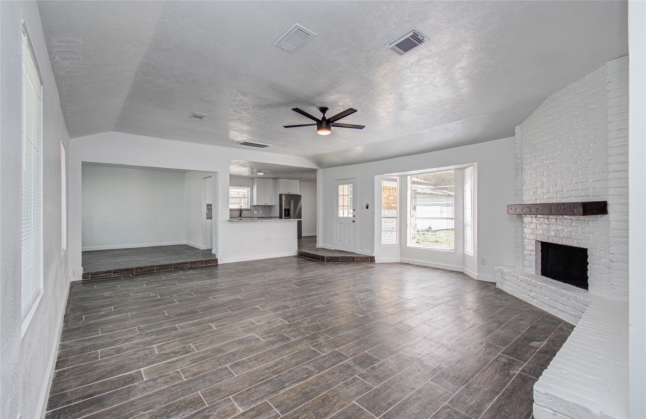 2540 River Ridge Conroe, TX 77385 - Photo 4 of 27