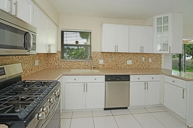 $4,624 | 1001 Southeast 5th Avenue, Pompano Beach, FL 33060