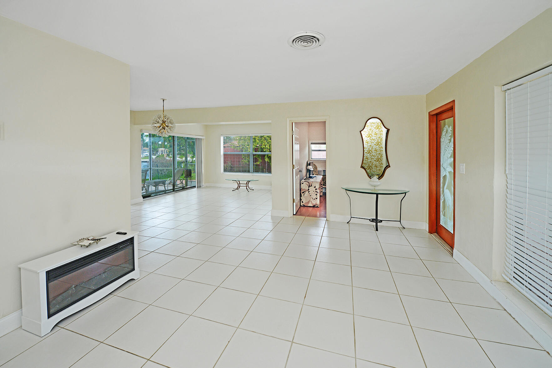 1001 Southeast 5th Avenue Pompano Beach, FL 33060 - Photo 8 of 21 INTERIOR