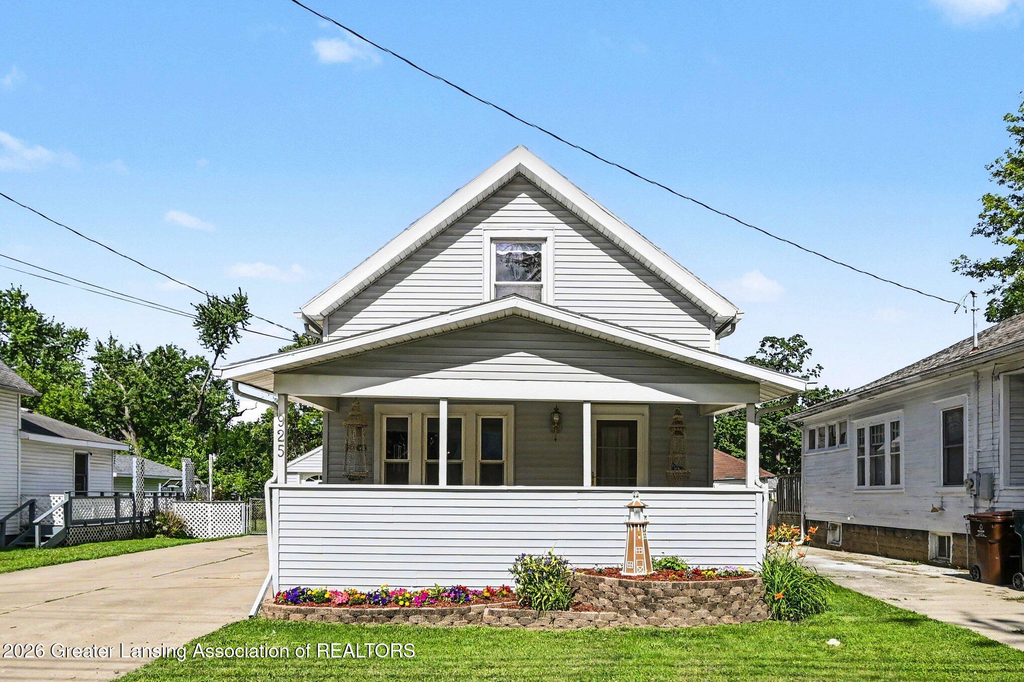 925 Clark Street Lansing, MI 48906 - Photo 3 of 27 002_file_9311