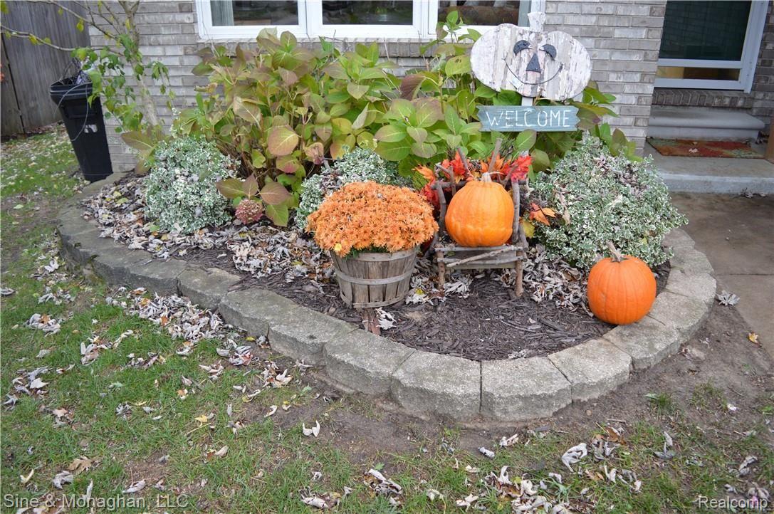 9325 Maple Street Algonac, MI 48001 - Photo 3 of 24 045.JPG