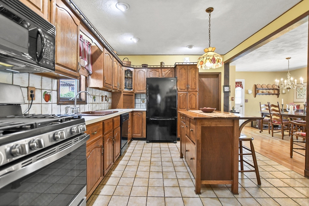 45 A Staples Avenue Everett, MA 02149 - Photo 12 of 34