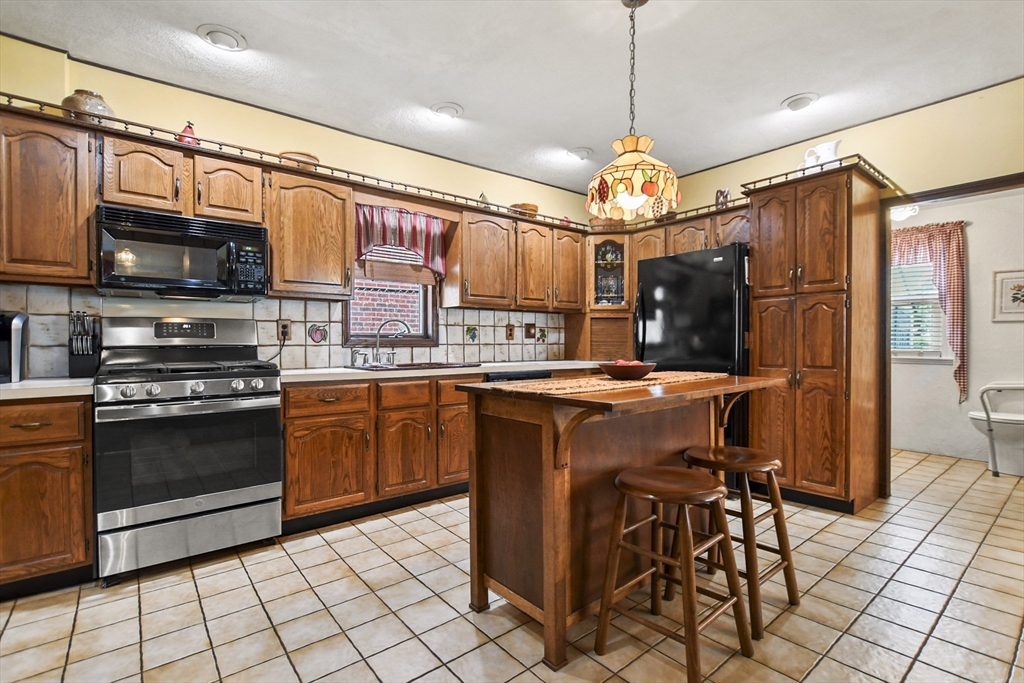 45 A Staples Avenue Everett, MA 02149 - Photo 13 of 34