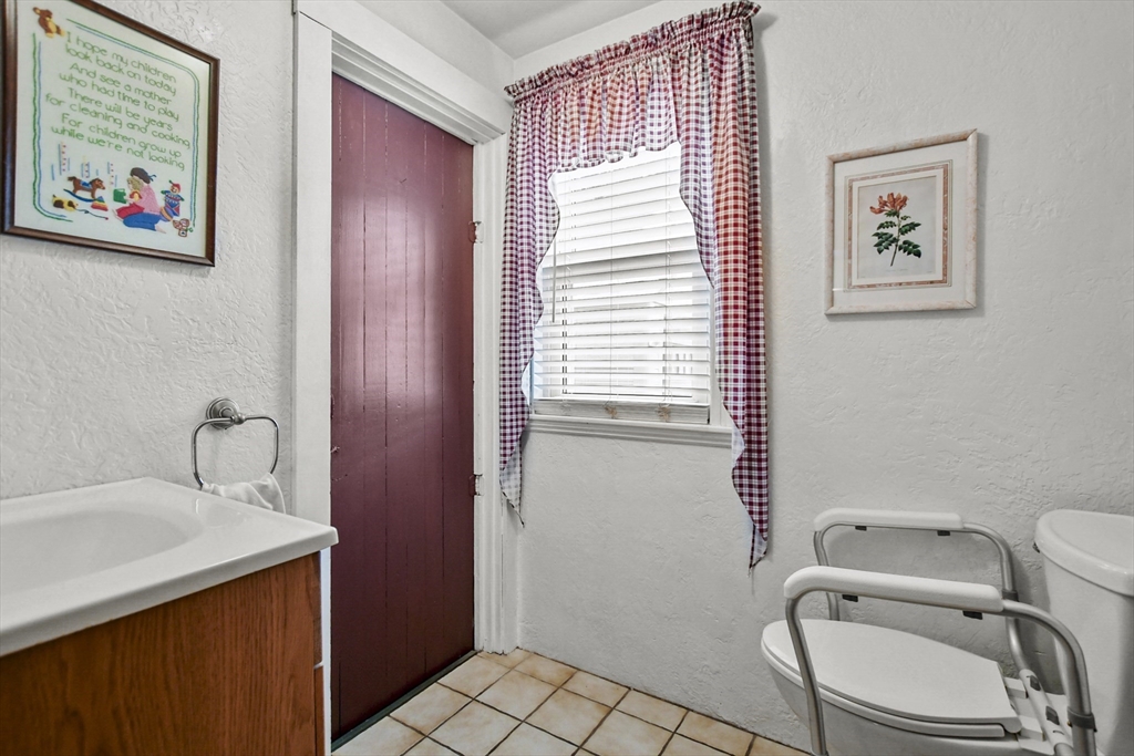 45 A Staples Avenue Everett, MA 02149 - Photo 10 of 34