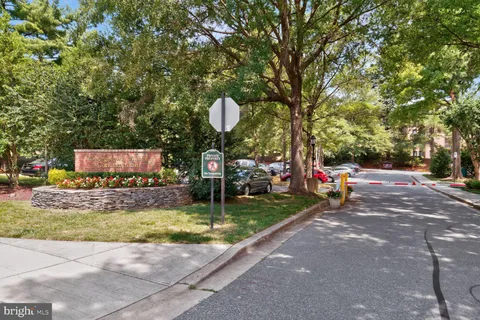 $495,000 | 5809 Edson Lane, Unit 103, North Bethesda, MD 20852