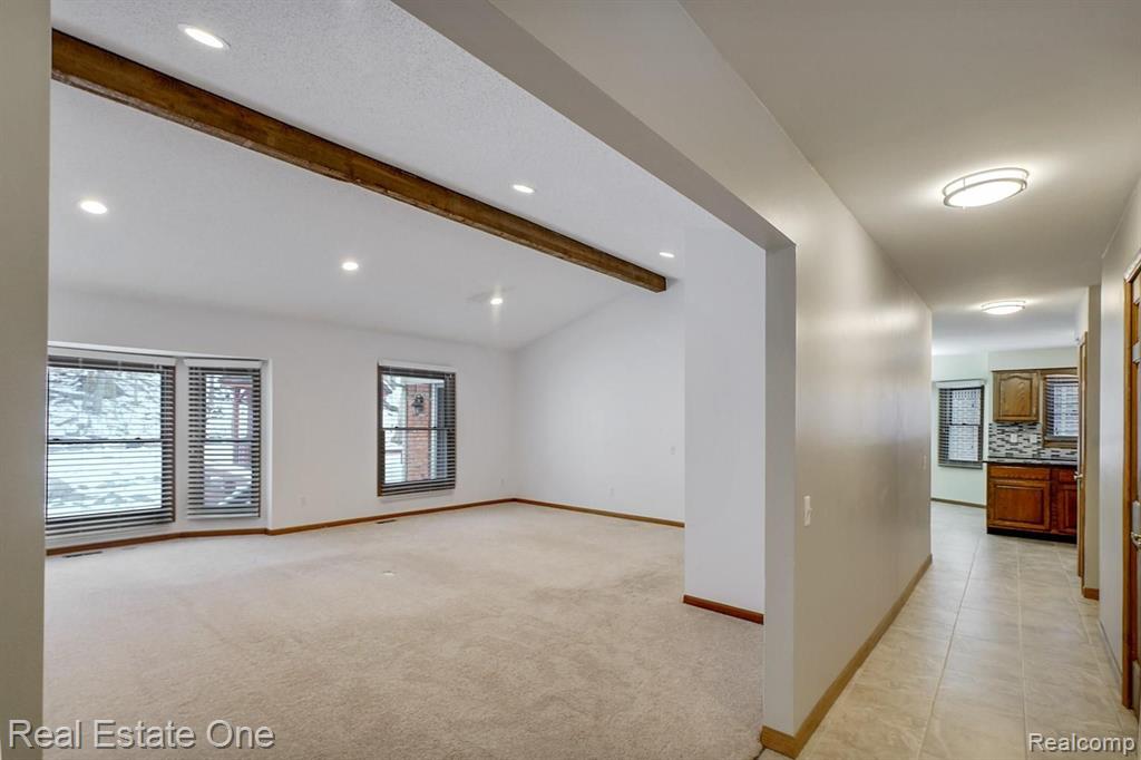 887 Woodridge Court Rochester, MI 48307 - Photo 19 of 39