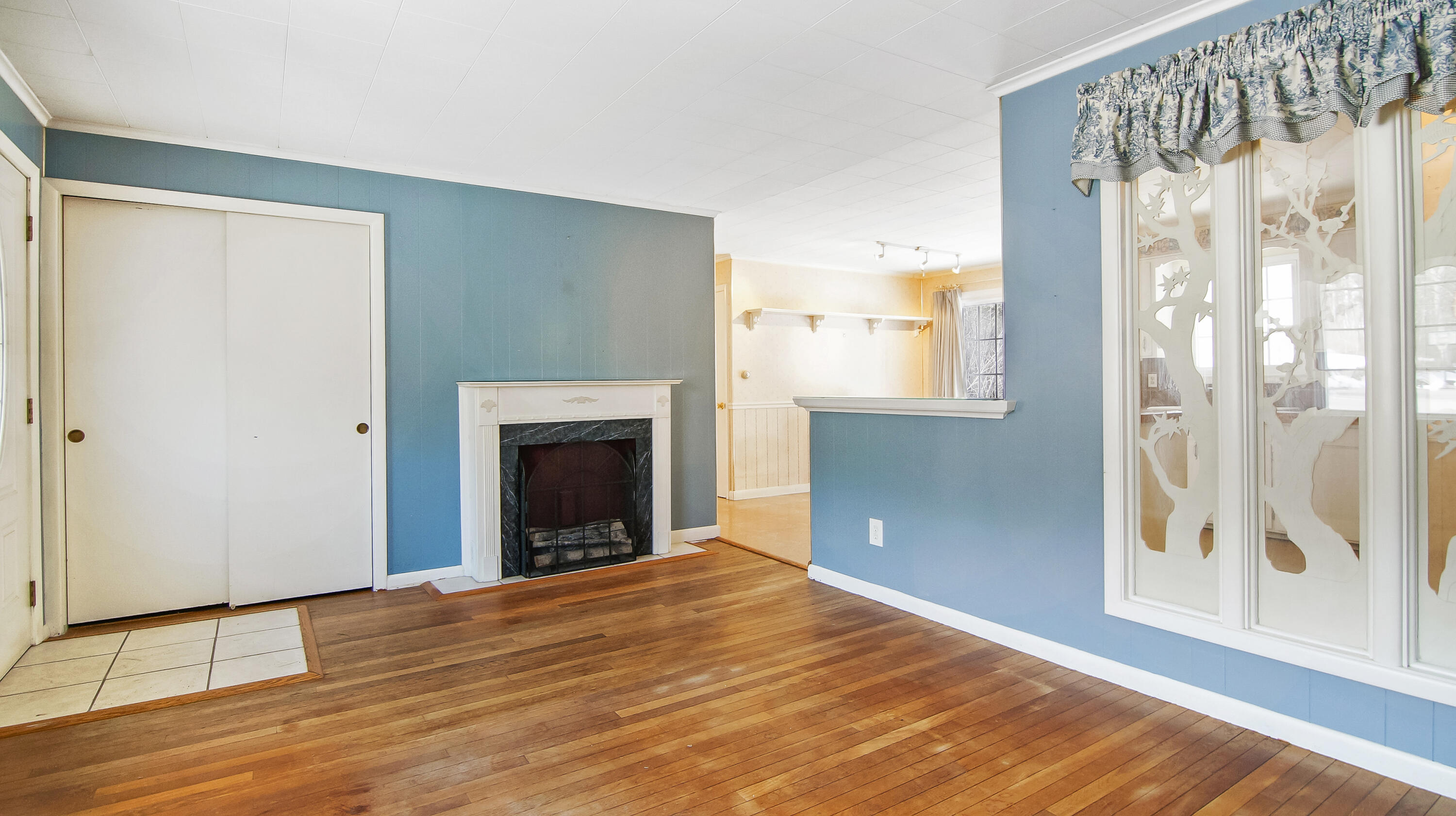 40 Waterboro Road Alfred, ME 04002 - Photo 6 of 22 Living roo