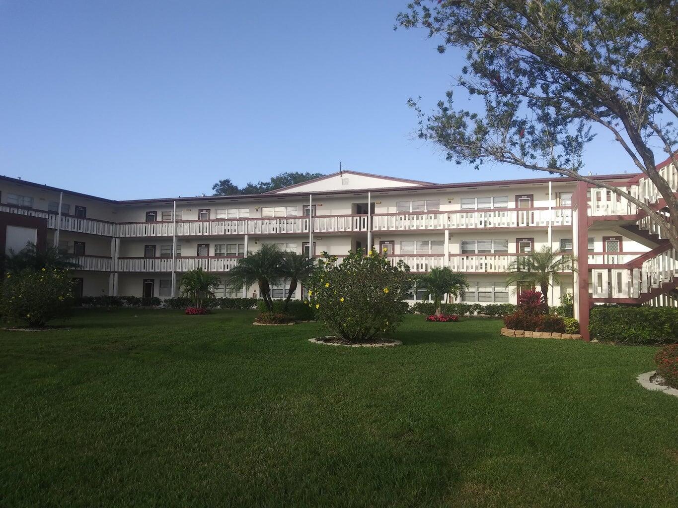 251 Fanshaw F Boca Raton, FL 33434 - Photo 11 of 14 a view of a big room with a big yard and plants
