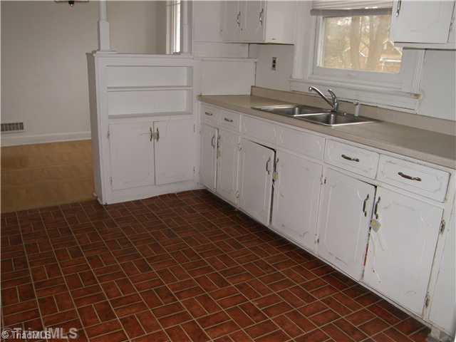 807 Gordon Street High Point, NC 27260 - Photo 3 of 7 Kitchen.