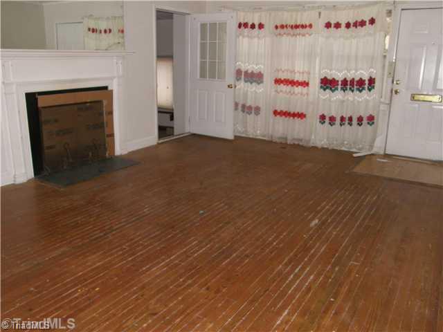 807 Gordon Street High Point, NC 27260 - Photo 4 of 7 Living Room.