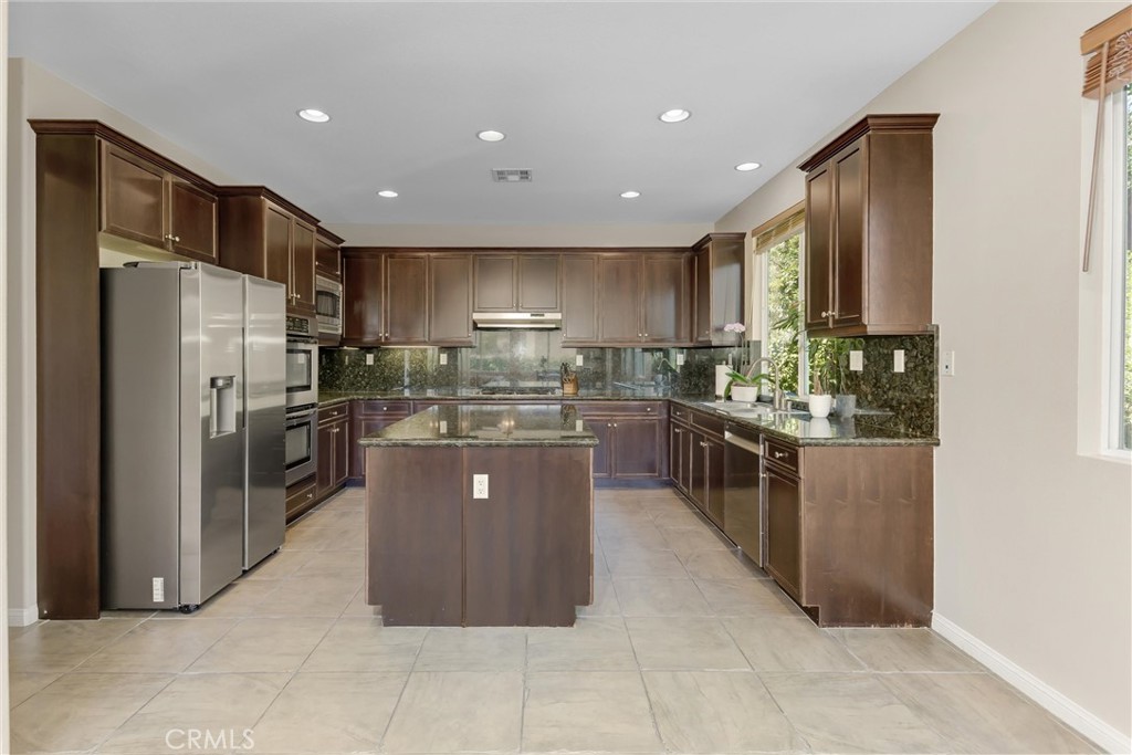 33369 Gold Mountain Road Yucaipa, CA 92399 - Photo 15 of 65 Granite kitchen with stainless aplliances