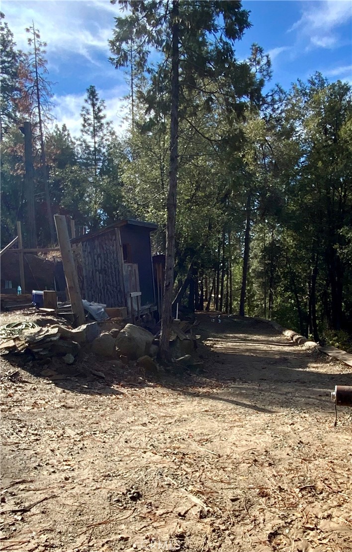 50963 Chu Ranch Road Oakhurst, CA 93644 - Photo 12 of 14 a view of a backyard of a house