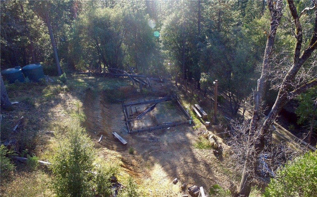 50963 Chu Ranch Road Oakhurst, CA 93644 - Photo 19 of 26 a backyard of a house with lots of green space