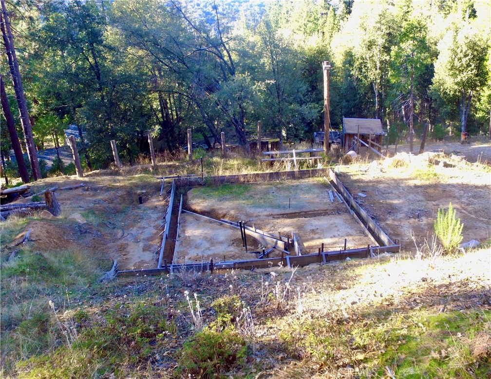 50963 Chu Ranch Road Oakhurst, CA 93644 - Photo 26 of 26 a view of a yard with swimming pool