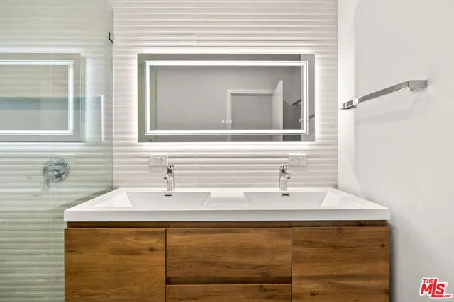 $5,700 | 4771 La Villa Marina, Unit G, Marina del Rey, CA 90292