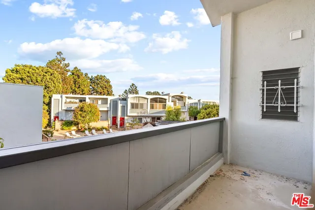 $5,700 | 4771 La Villa Marina, Unit G, Marina del Rey, CA 90292