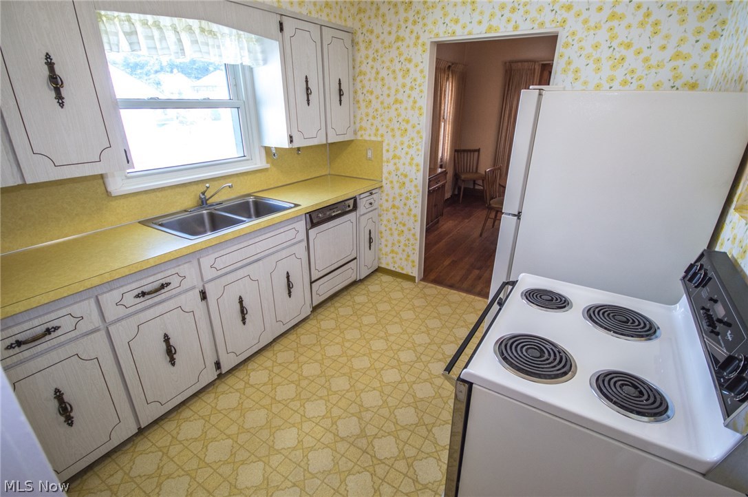 1144 Churchill Road Lyndhurst, OH 44124 - Photo 21 of 35