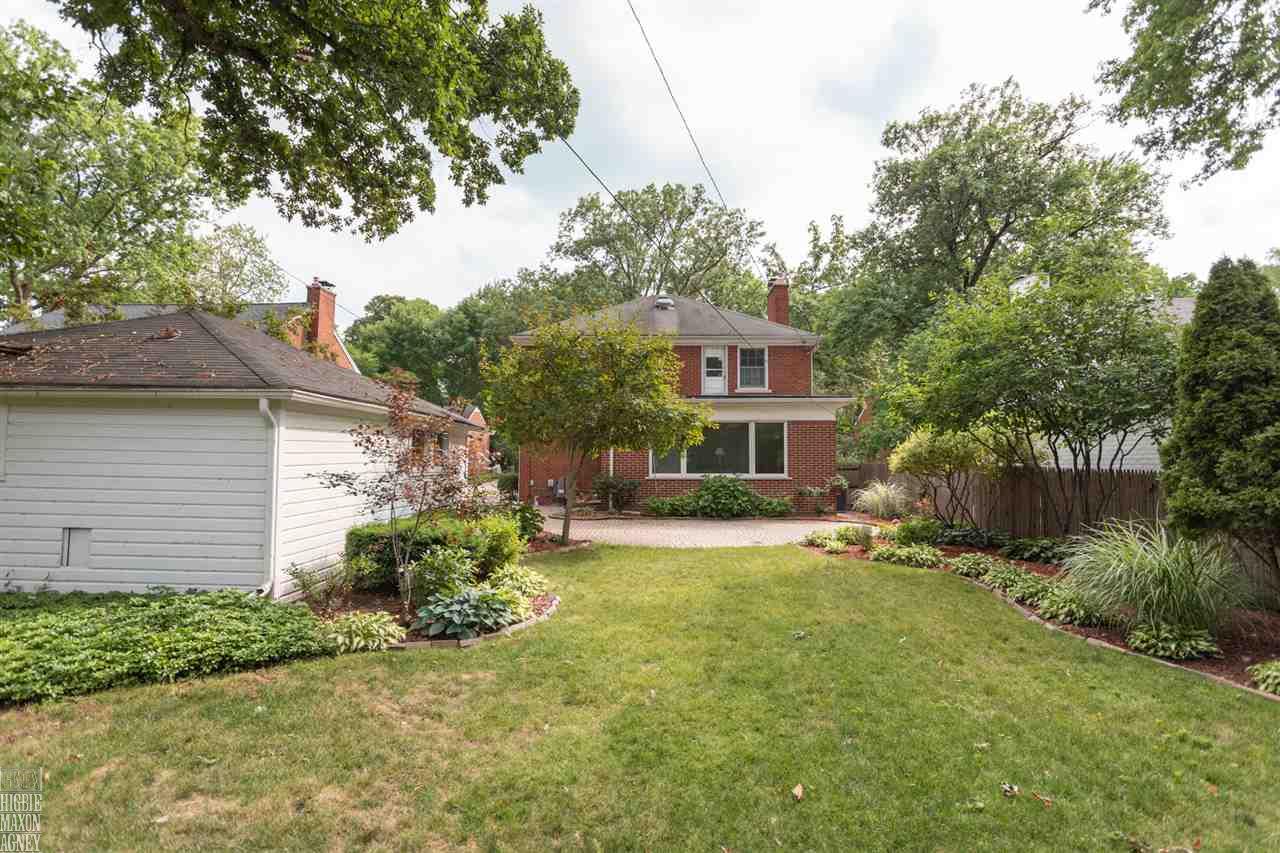 1828 Broadstone Road Grosse Pointe, MI 48236 - Photo 8 of 24 31356679-7.JPG