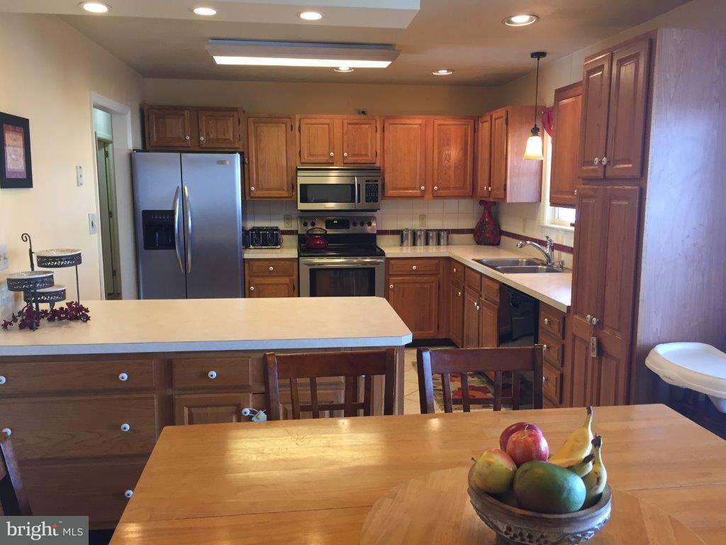 713 Lampeter Road Lancaster, PA 17602 - Photo 7 of 25 Gallery Image 7