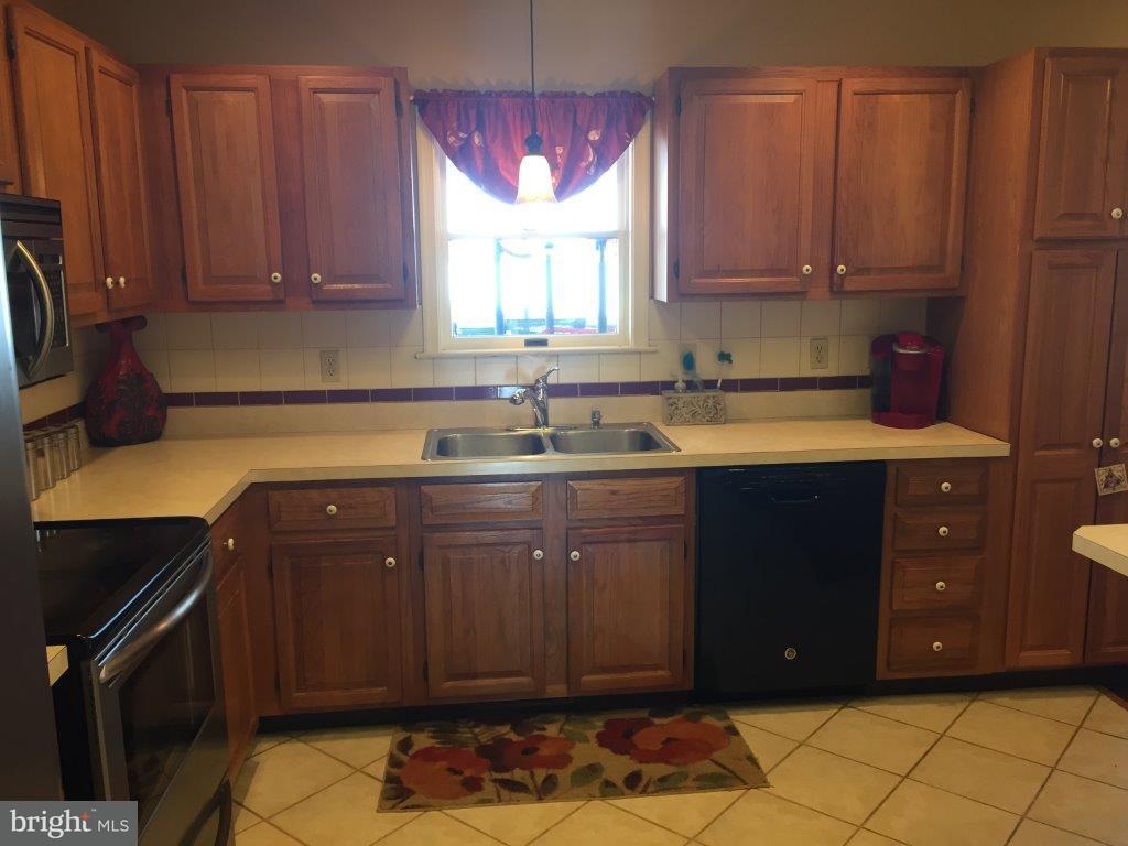 713 Lampeter Road Lancaster, PA 17602 - Photo 9 of 25 Gallery Image 9