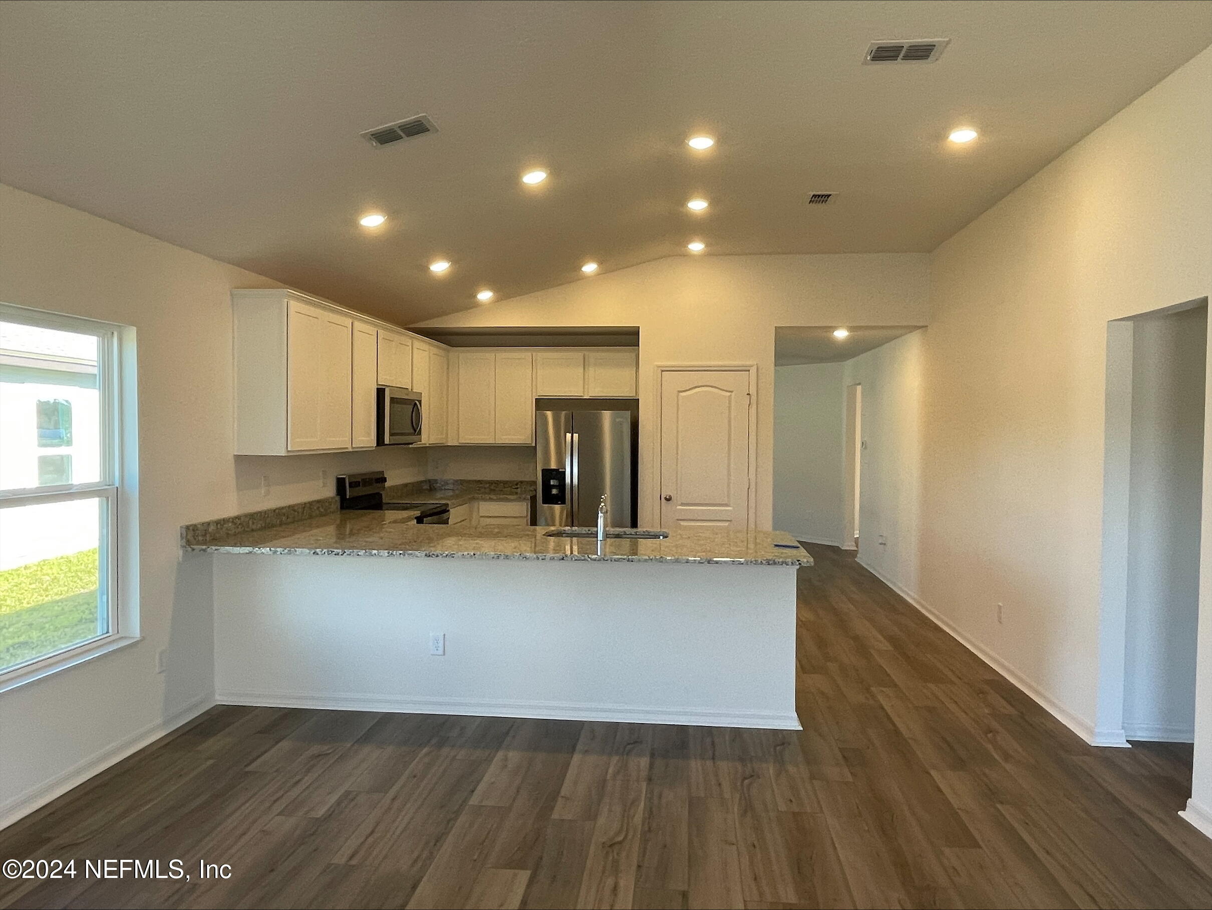 6863 Myrtle Oak Road Jacksonville, FL 32219 - Photo 6 of 11 kitchen 2