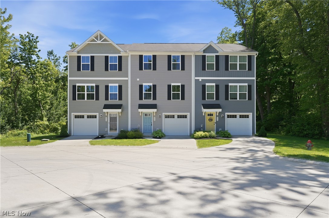 212 Raintree Lane Painesville, OH 44077 - Photo 2 of 26