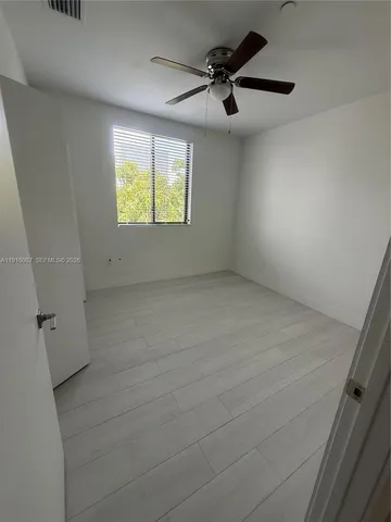 $2,400 | 909 East 24th Street, Unit 303, Hialeah, FL 33013