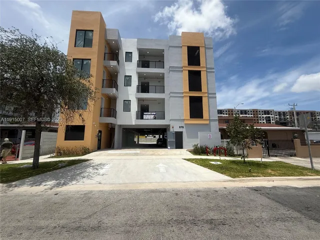 $2,400 | 909 East 24th Street, Unit 303, Hialeah, FL 33013