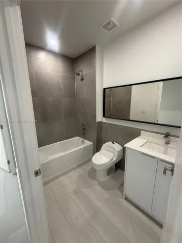 $2,400 | 909 East 24th Street, Unit 303, Hialeah, FL 33013