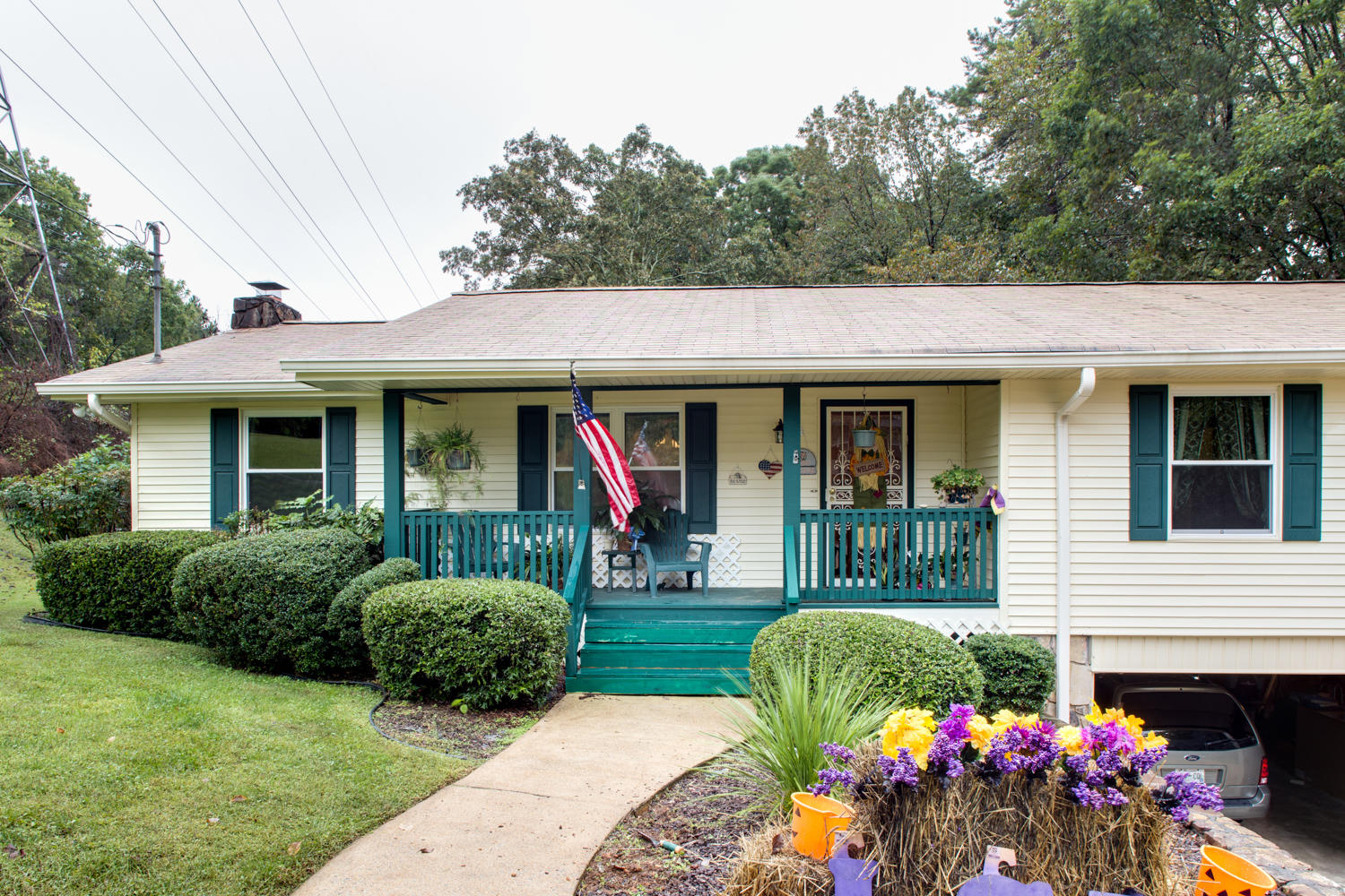 8016 Birch Drive Chattanooga, TN 37421 - Photo 2 of 23 8016Birch_20151002_0119Enfuse
