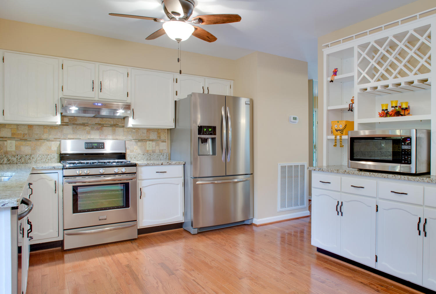 8016 Birch Drive Chattanooga, TN 37421 - Photo 5 of 23 8016Birch_20151002_0079Enfuse