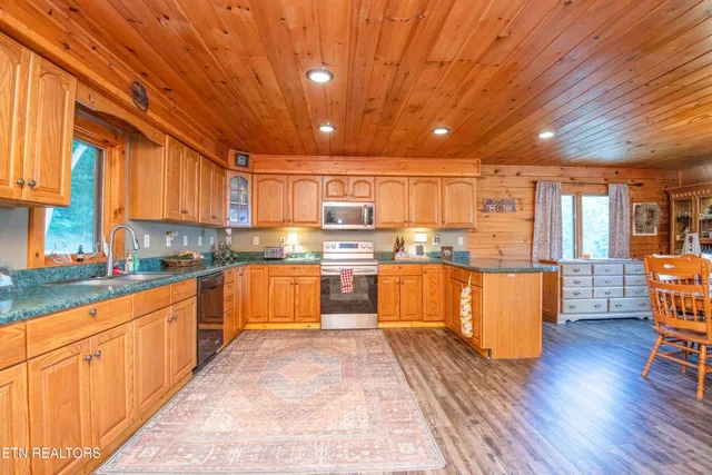 $765,000 | 699 Lakeview Drive, Sharps Chapel, TN 37866