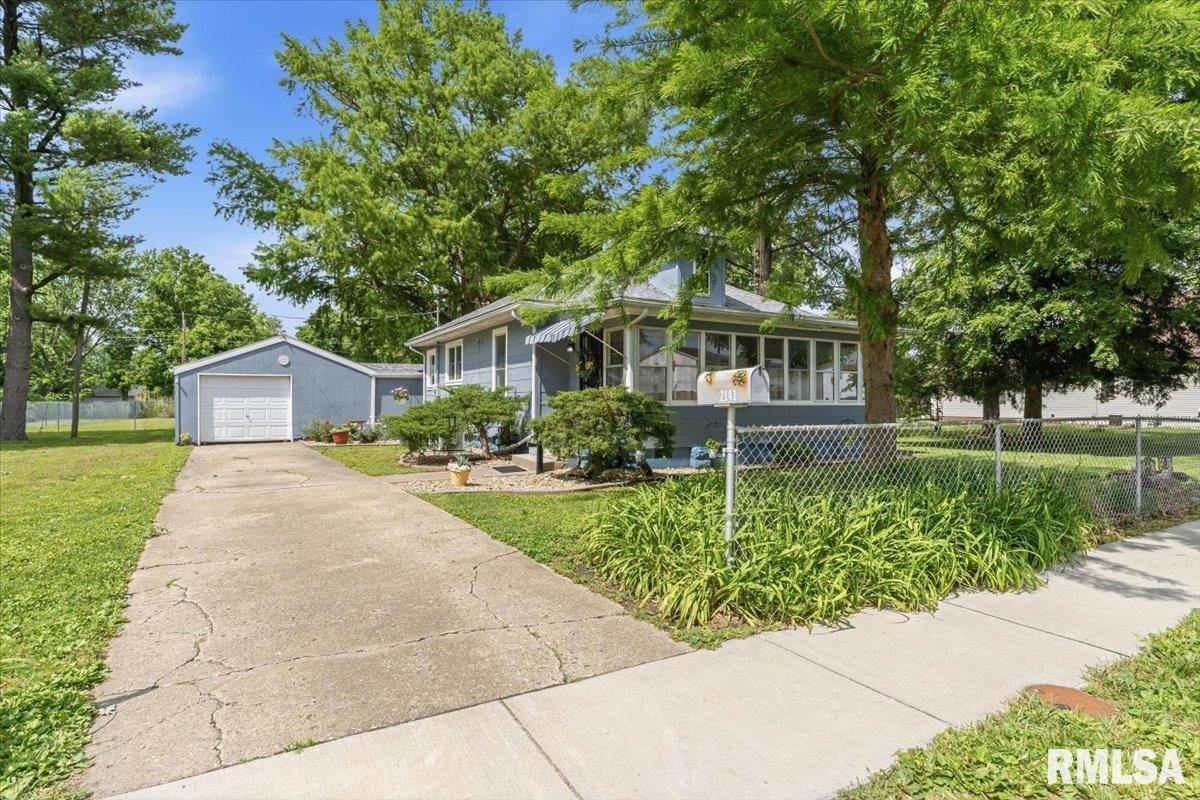2141 East Watch Avenue Springfield, IL 62702 - Photo 3 of 36