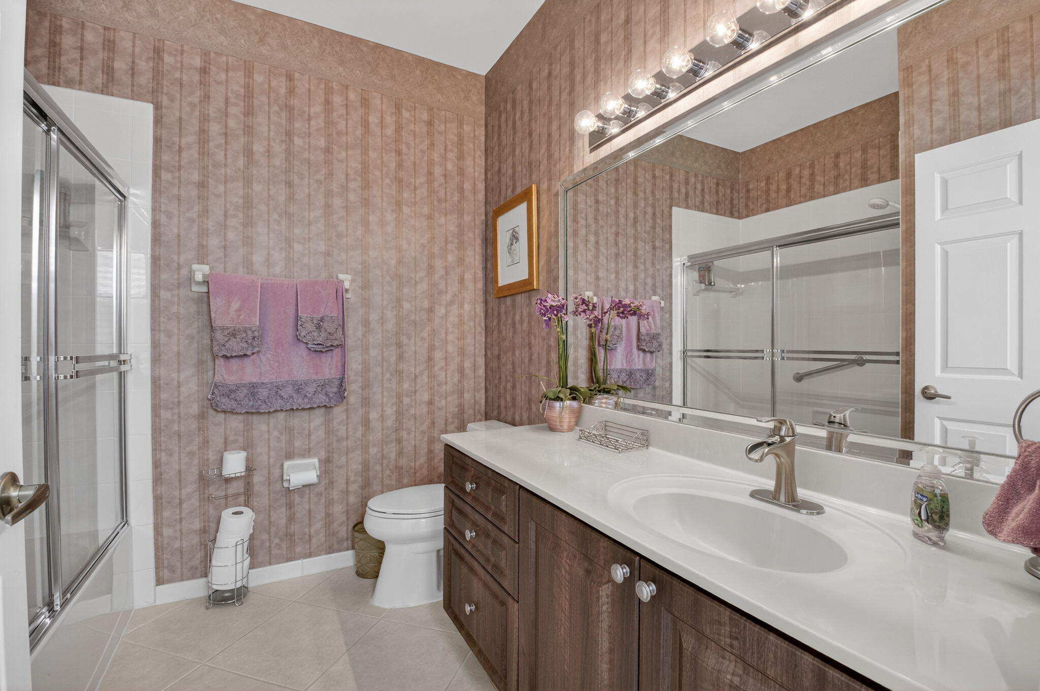 6165 Petunia Road Delray Beach, FL 33484 - Photo 22 of 68 Guest Bathroom